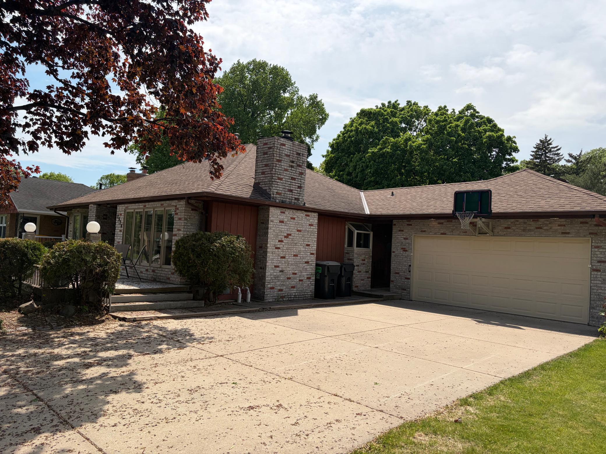 2924 Roosevelt Street NE Saint Anthony MN 55418