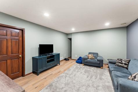 9888 Oak Shore Drive Lakeville MN 55044