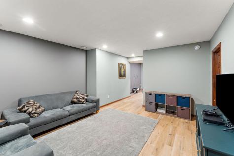 9888 Oak Shore Drive Lakeville MN 55044