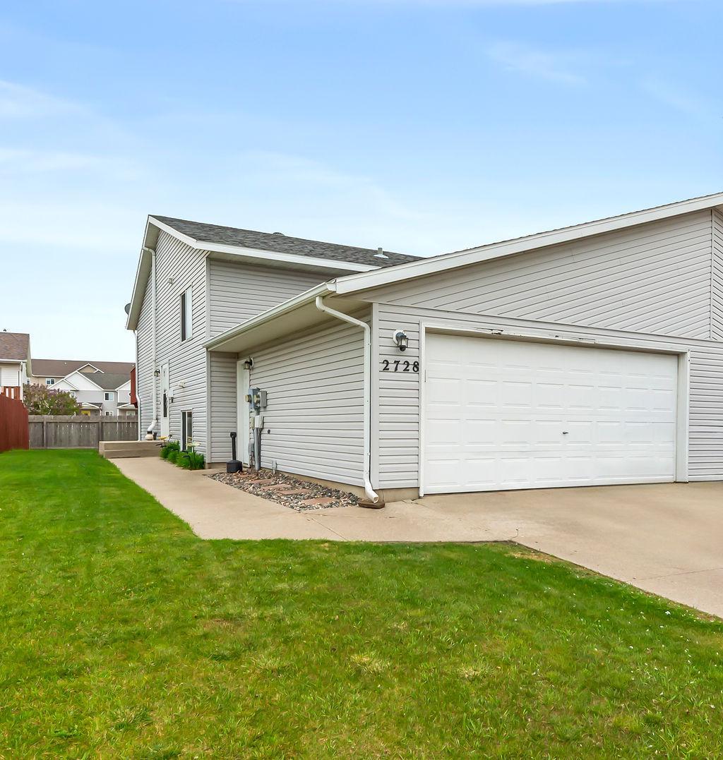 2728 33 1/2 Avenue S Fargo ND 58104