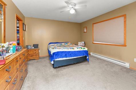 2728 33 1/2 Avenue S Fargo ND 58104