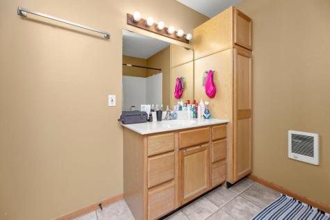 2728 33 1/2 Avenue S Fargo ND 58104