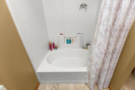 2728 33 1/2 Avenue S Fargo ND 58104
