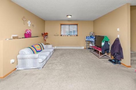 2728 33 1/2 Avenue S Fargo ND 58104