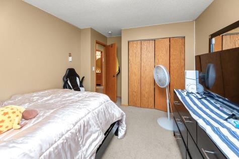2728 33 1/2 Avenue S Fargo ND 58104