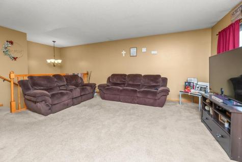 2728 33 1/2 Avenue S Fargo ND 58104