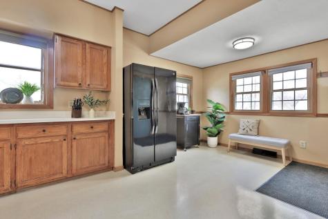 2019 Cottage Avenue E Saint Paul MN 55119