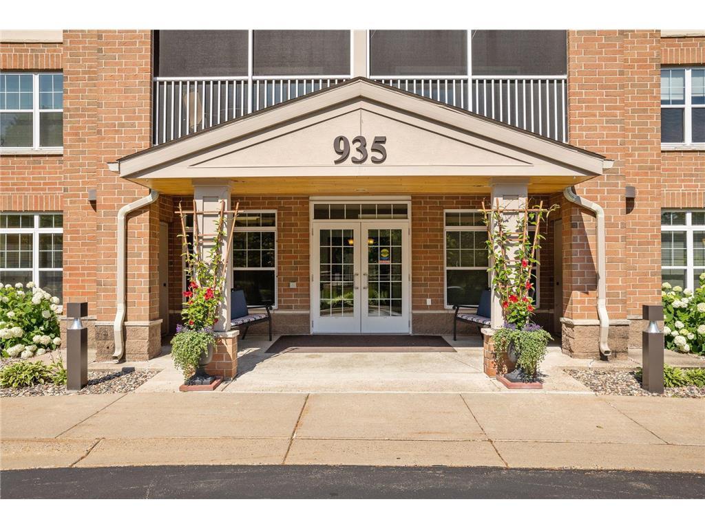 935 Ferndale Street N Maplewood MN 55119