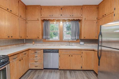 902 White Street Jackson MN 56143