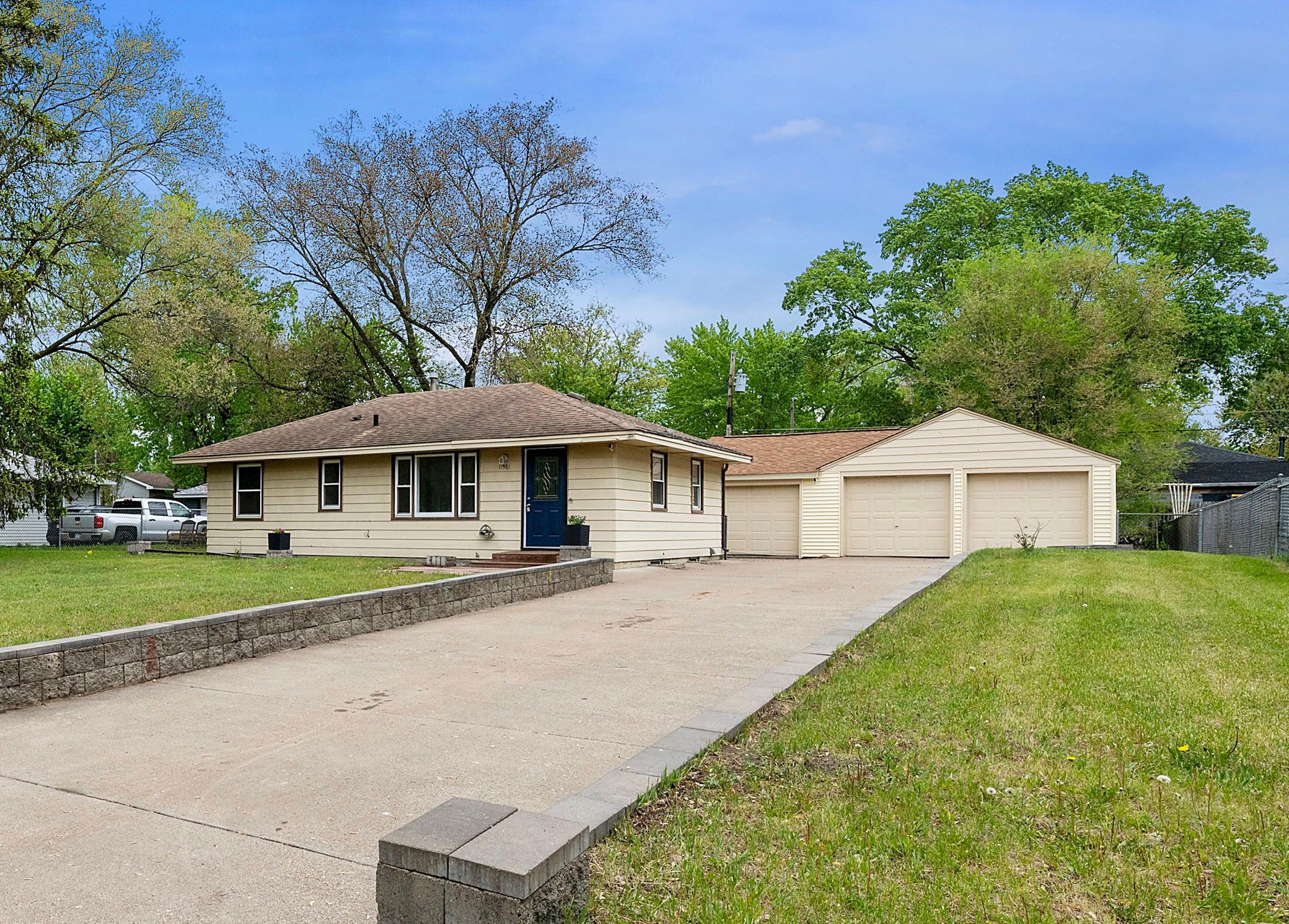 11581 Kumquat Street NW Coon Rapids MN 55448