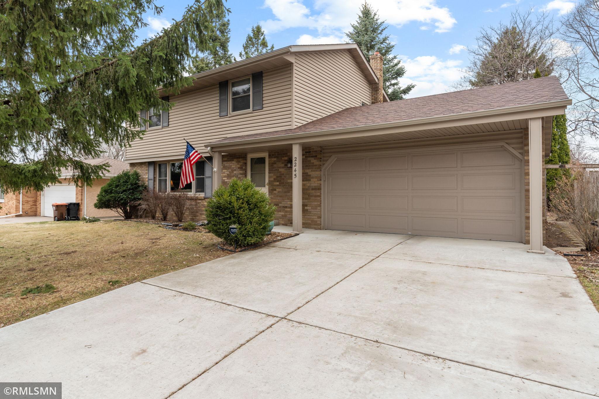 2245 Maple Lane E Maplewood MN 55109