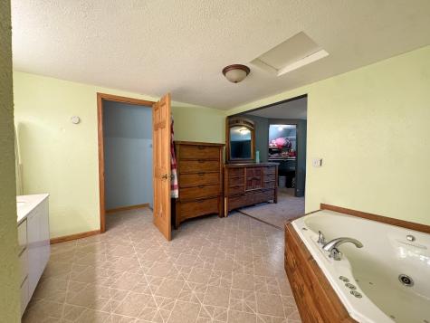 110 Velkommen Street NE Staples MN 56479