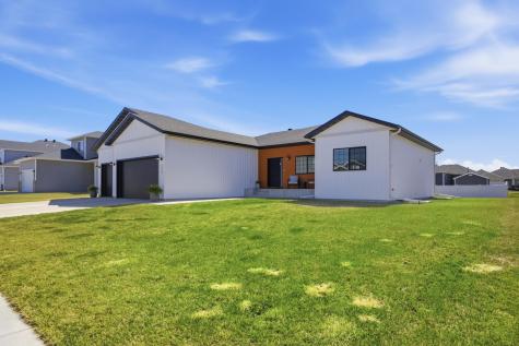 2943 Prairie Farms Circle S Fargo ND 58104