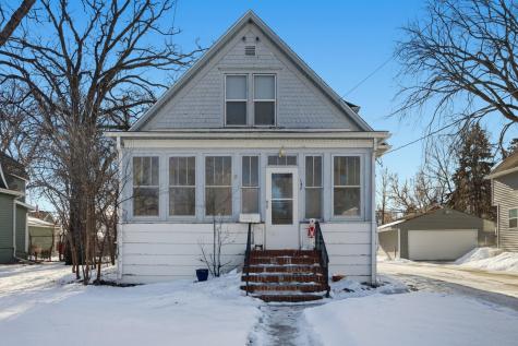 1422 8th Avenue S Fargo ND 58103