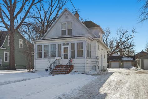 1422 8th Avenue S Fargo ND 58103