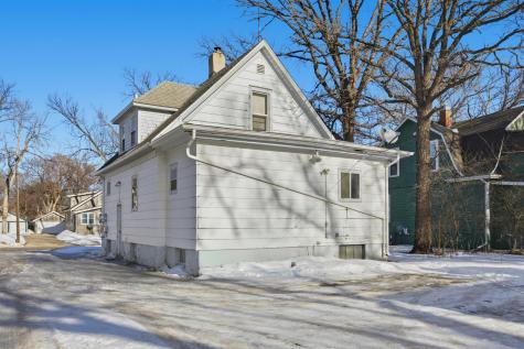 1422 8th Avenue S Fargo ND 58103