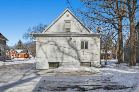 1422 8th Avenue S Fargo ND 58103