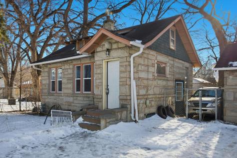 1422 8th Avenue S Fargo ND 58103