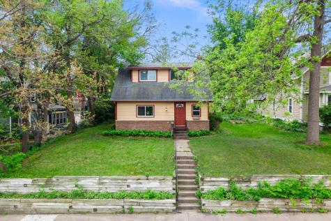 220 4th Avenue E Shakopee MN 55379