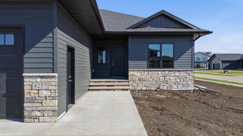 4257 Pine Parkway S Fargo ND 58104