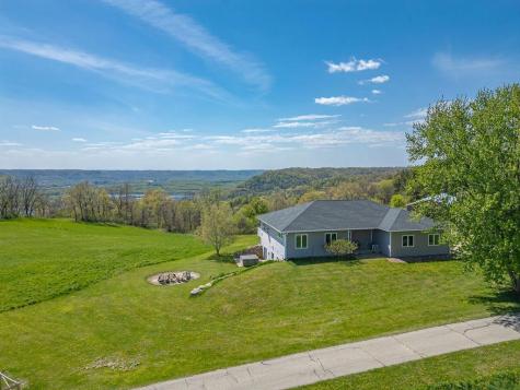 S3565 Rooster Ridge Lane Fountain City WI 54629