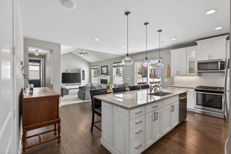 303 Primrose Path N Bayport MN 55003