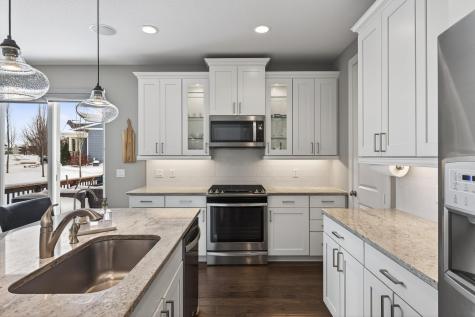 303 Primrose Path N Bayport MN 55003