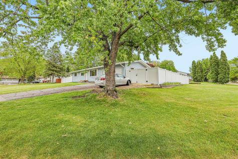 6847 8th Street Lane N Oakdale MN 55128