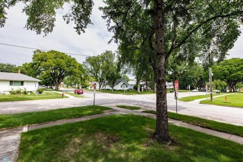 1337 4th Avenue S Moorhead MN 56560