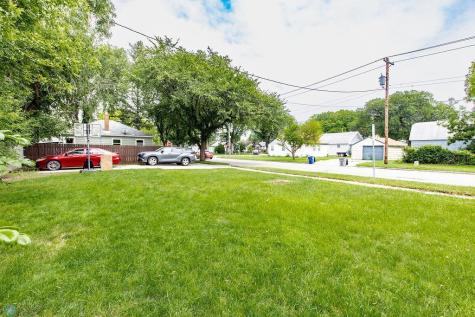 1337 4th Avenue S Moorhead MN 56560