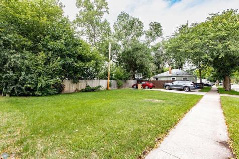 1337 4th Avenue S Moorhead MN 56560