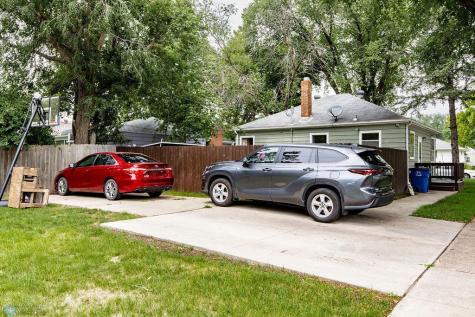 1337 4th Avenue S Moorhead MN 56560