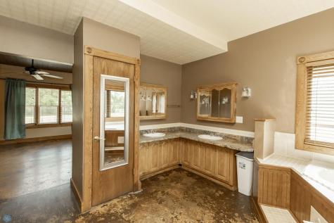 7770 Highway 18 Wyndmere ND 58081