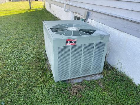 108 6th Avenue W Lisbon ND 58054