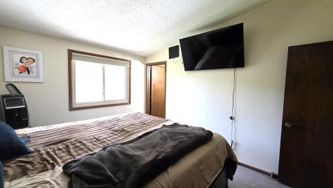 8009 Edgewood Avenue N Brooklyn Park MN 55445