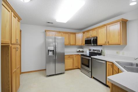 1906 Oak Tree Lane Austin MN 55912