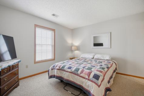 1906 Oak Tree Lane Austin MN 55912