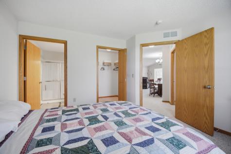 1906 Oak Tree Lane Austin MN 55912