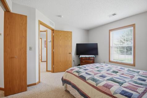 1906 Oak Tree Lane Austin MN 55912