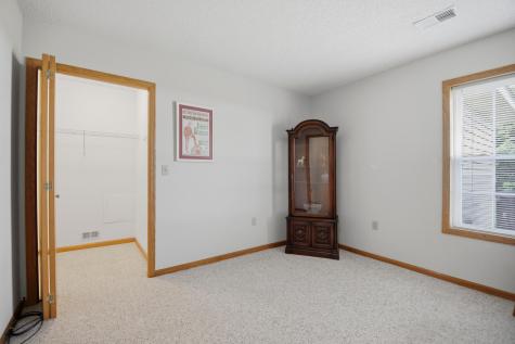 1906 Oak Tree Lane Austin MN 55912