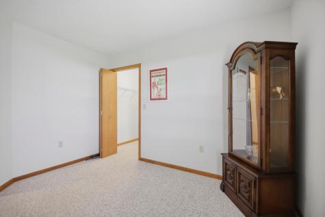 1906 Oak Tree Lane Austin MN 55912