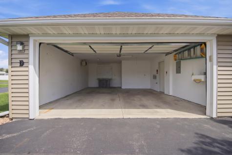 1906 Oak Tree Lane Austin MN 55912