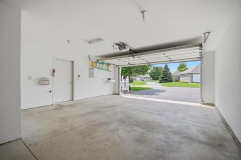 1906 Oak Tree Lane Austin MN 55912