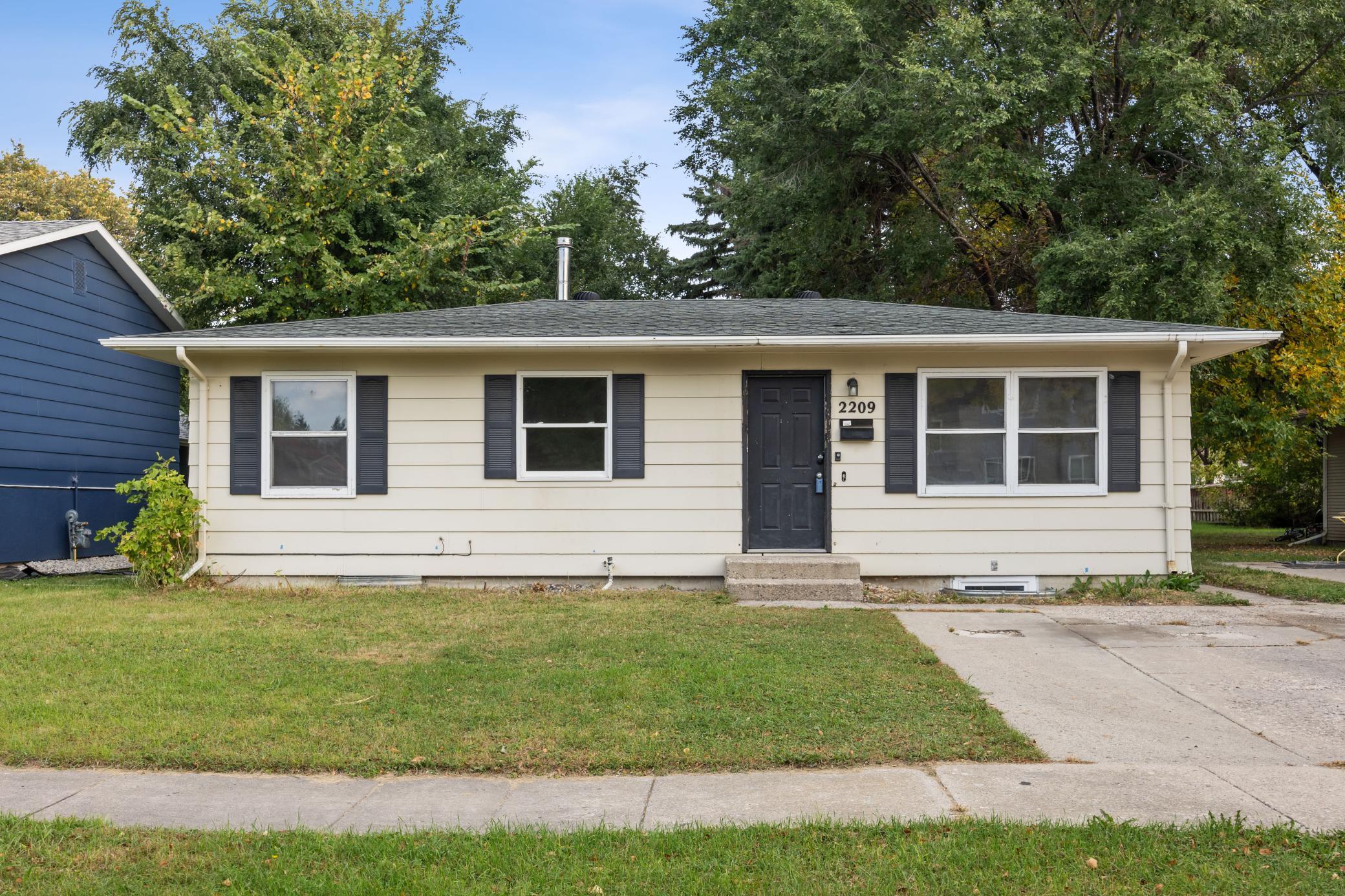 2209 6th Avenue S Fargo ND 58103