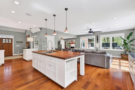19055 Ridgewood Road Deephaven MN 55391