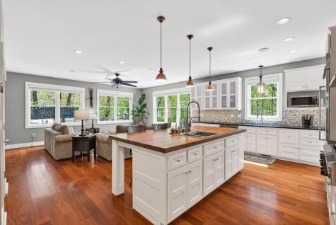19055 Ridgewood Road Deephaven MN 55391