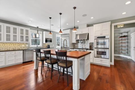 19055 Ridgewood Road Deephaven MN 55391