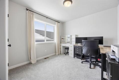 6862 Thomas Street Horace ND 58047