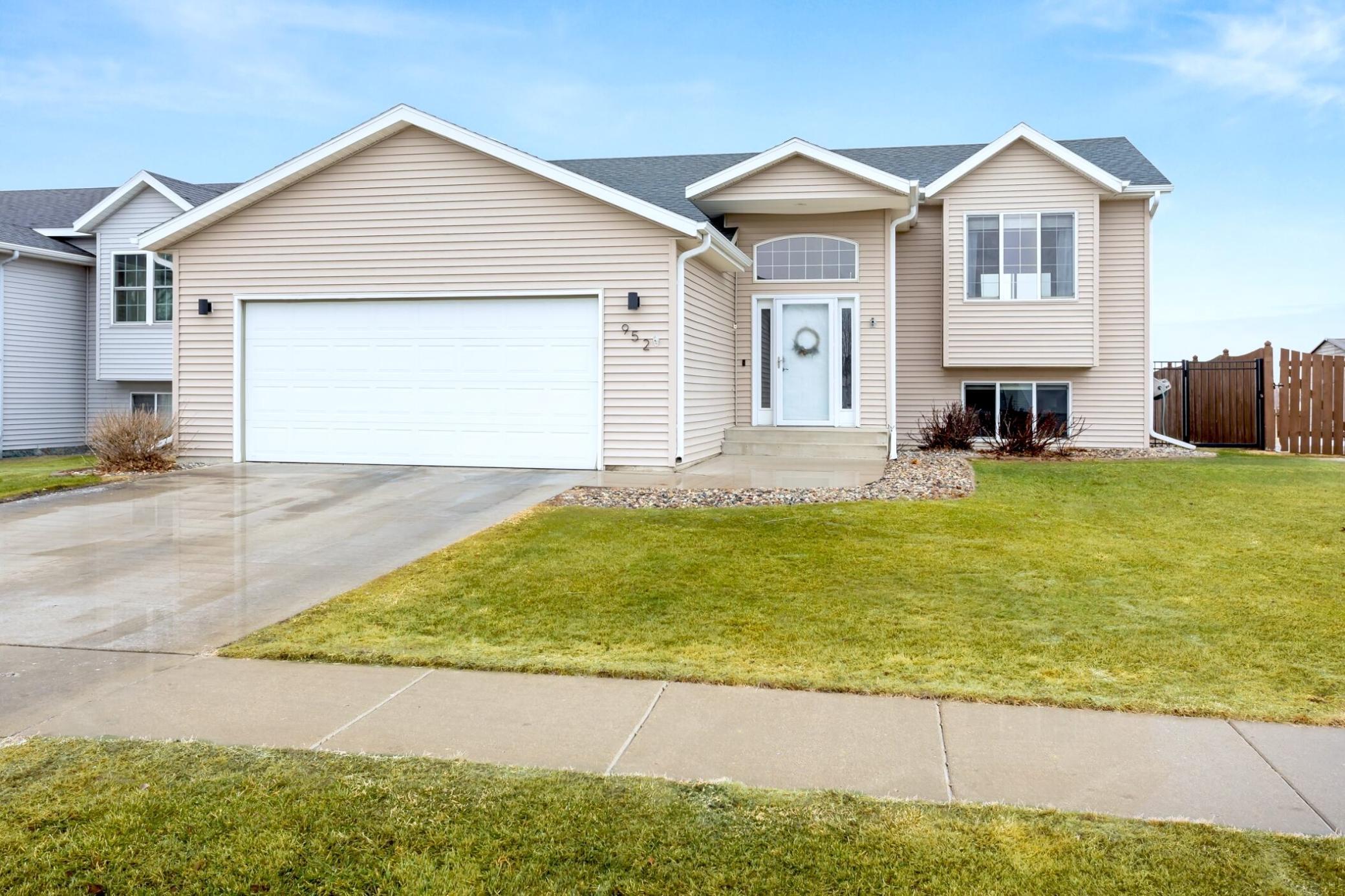 952 38 1/2 Avenue W West Fargo ND 58078