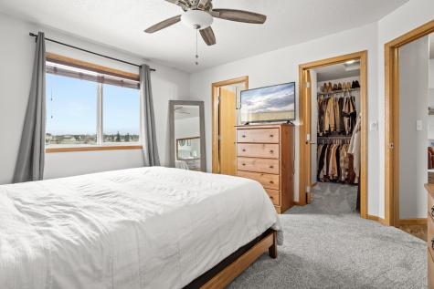 952 38 1/2 Avenue W West Fargo ND 58078